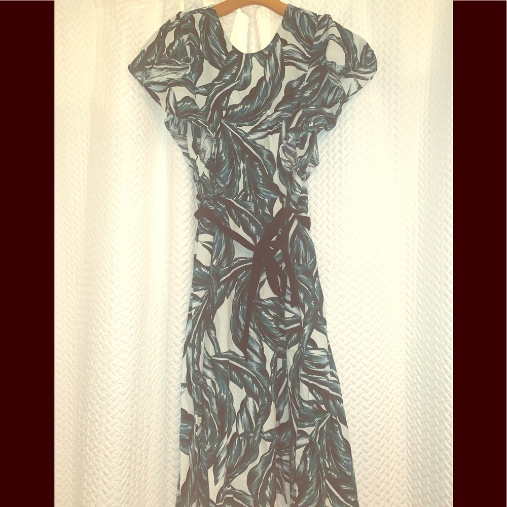 Flutter sleeve belted tropical dress